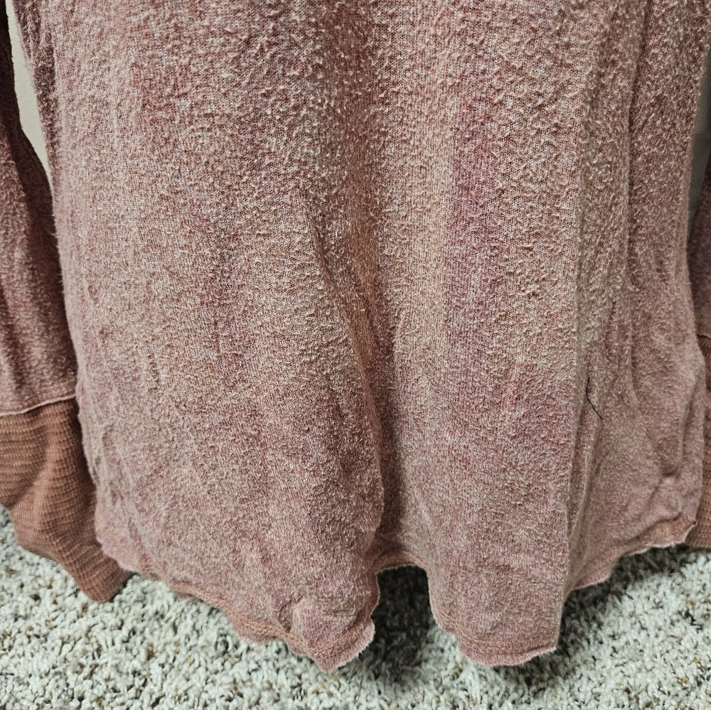 BKE Long Sleeve Distressed Top NWT - Picture 4 of 12